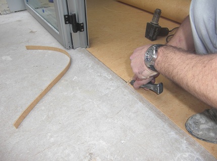 Укладка линолеума на бетонный пол